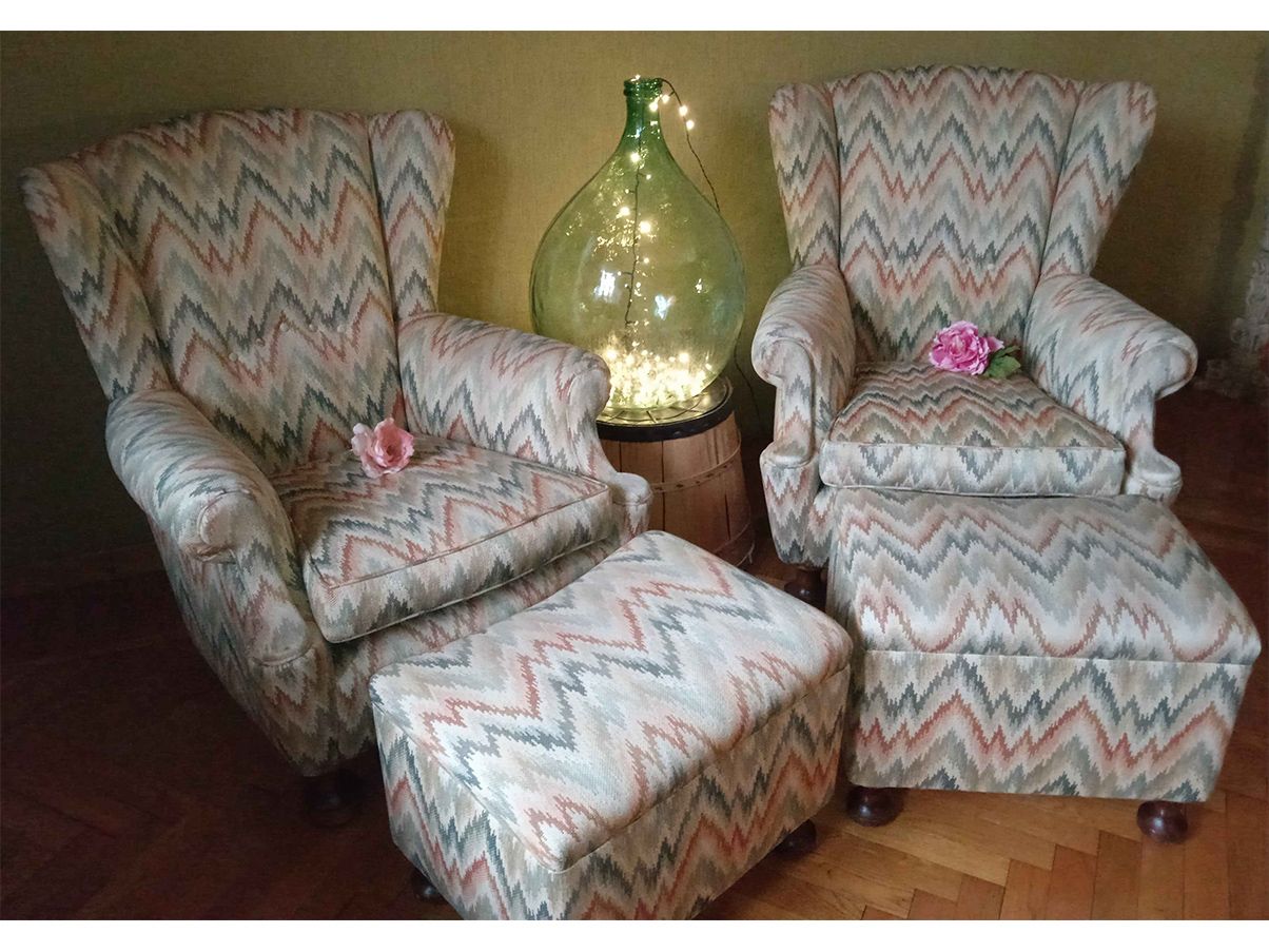 Set of 2 vintage armchairs with footrest (1960s)