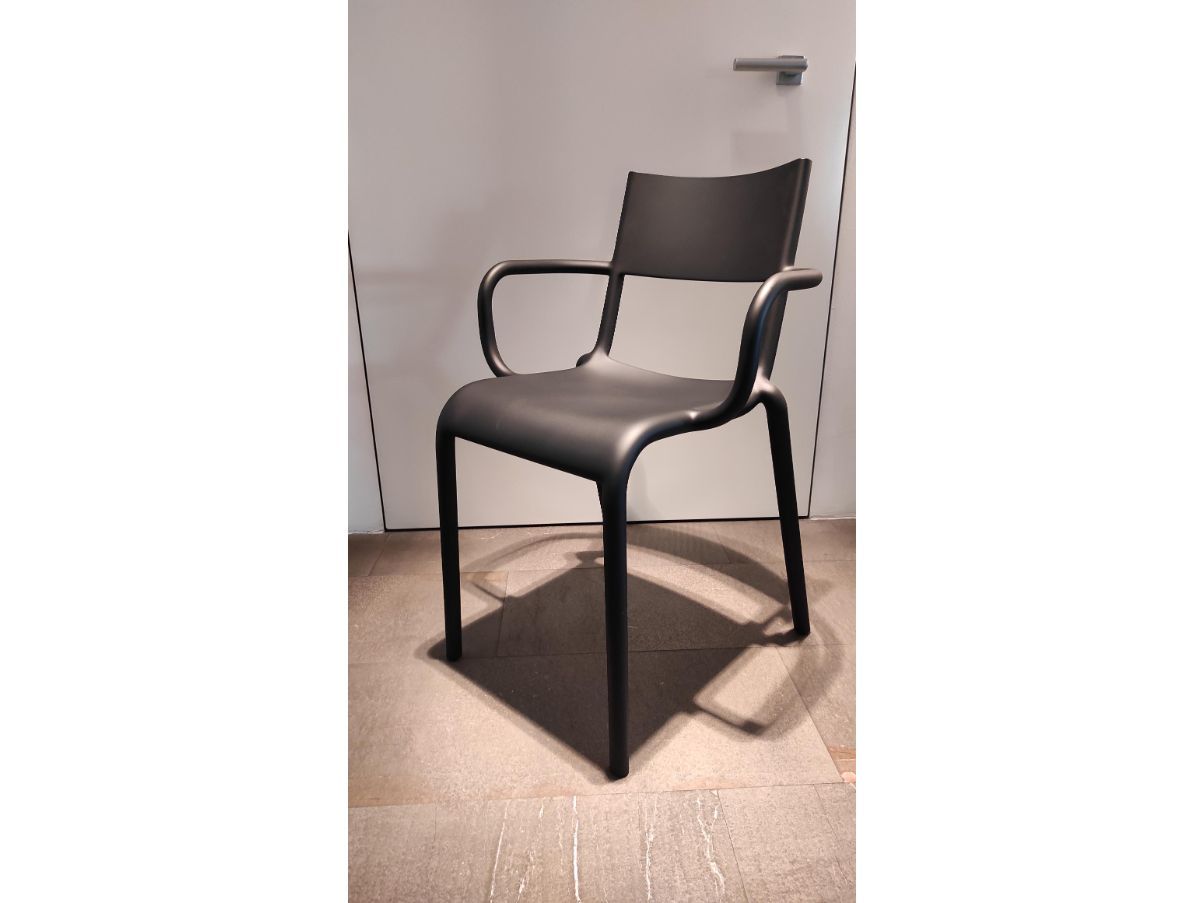 Generic C polypropylene chair (black), Kartell image
