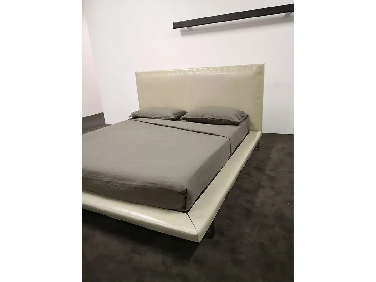 Letto matrimoniale Gio' in cuoio (beige), Ivano Redaelli 7