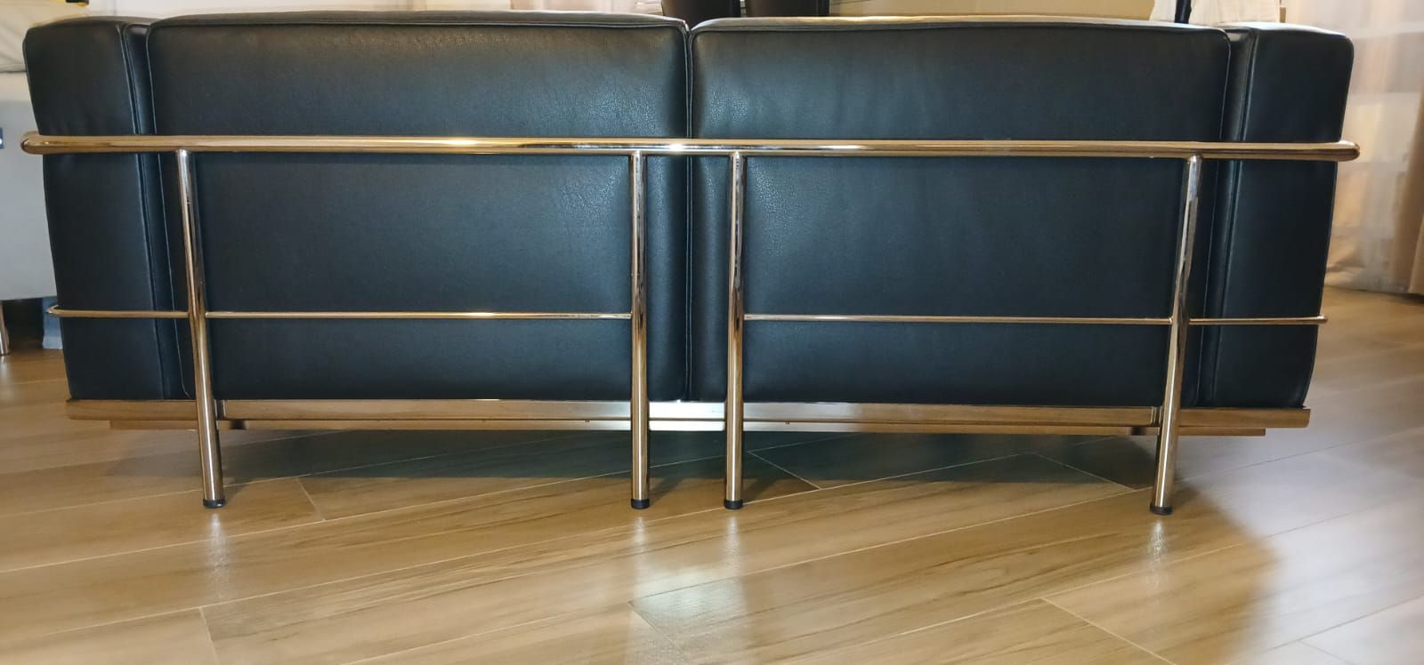 Divano 2 posti LC3 rivestito in pelle (nera) Details