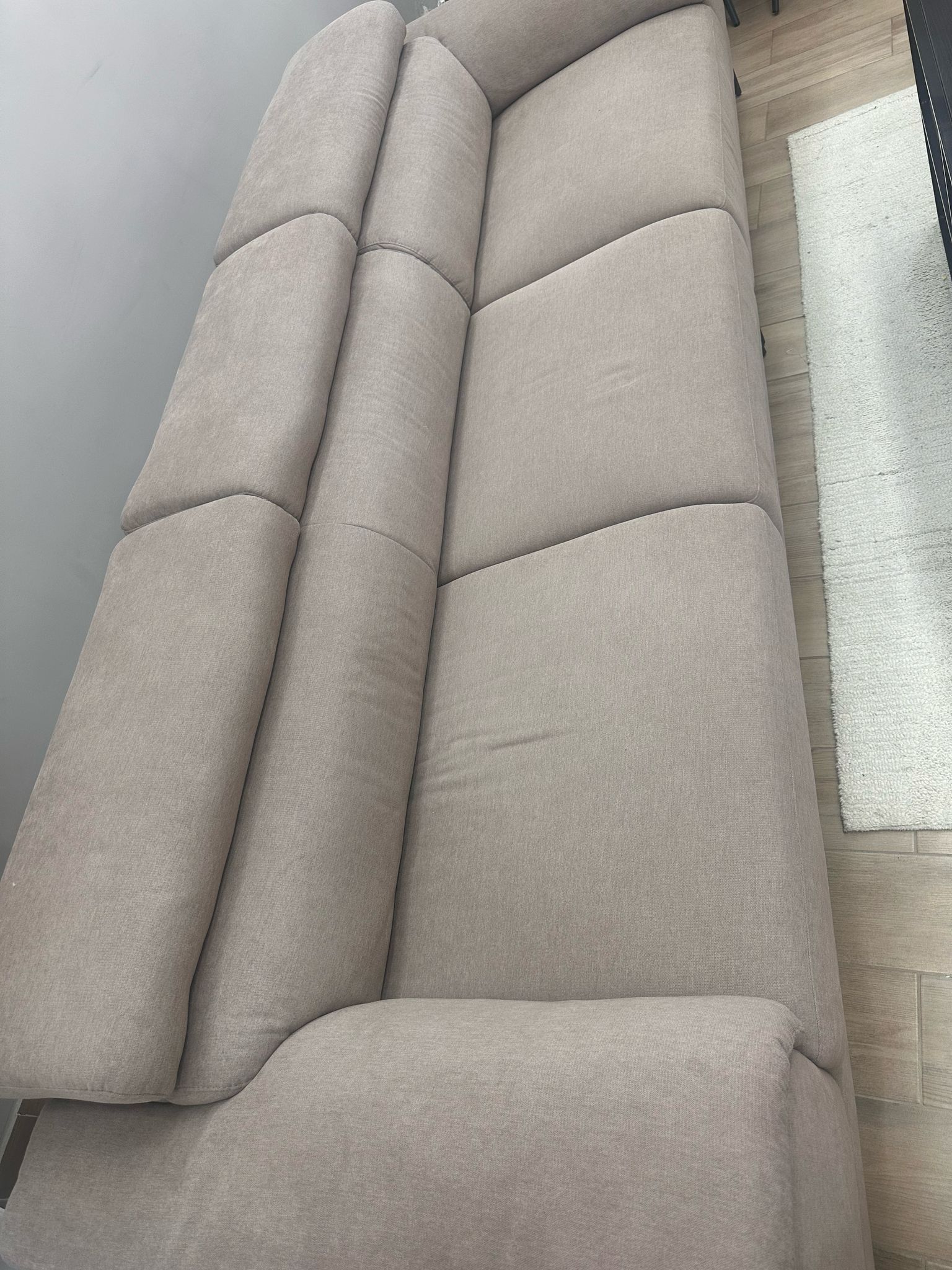 Divano 3 posti rivestito in tessuto (beige/grigio) Front