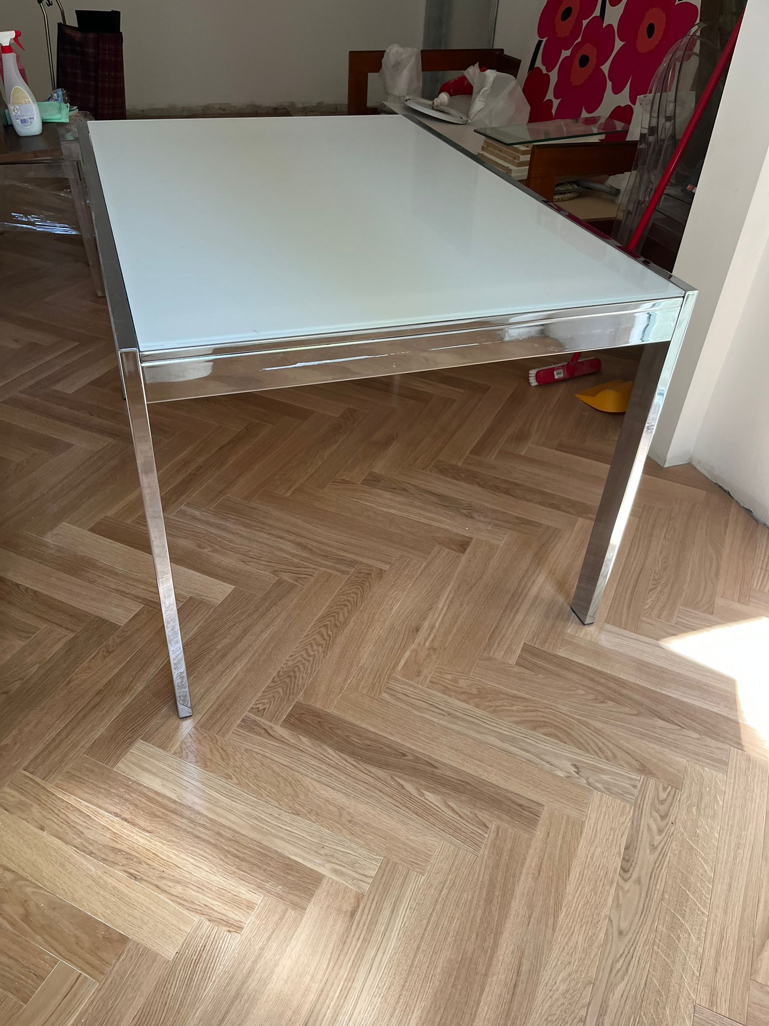 White Extendable Tempered Glass Dining Table Defects