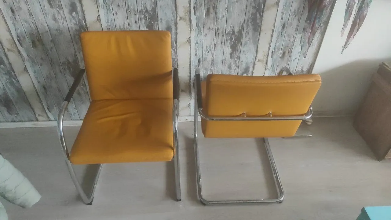 Set of 2 Cantilever S60 V armchairs in yellow leather, Thonet image