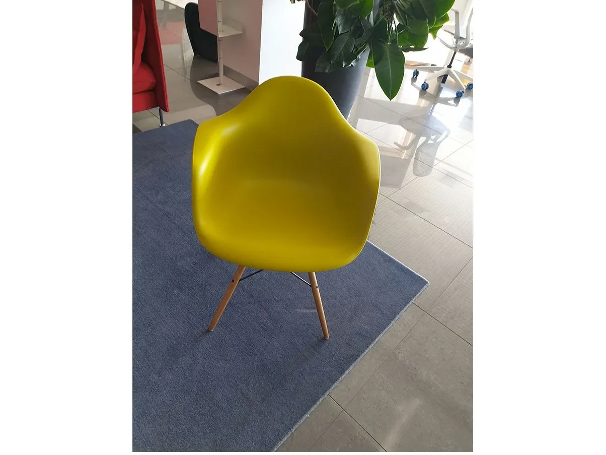 Poltroncina Eames Plastic Chair DAW (giallo), Vitra 1
