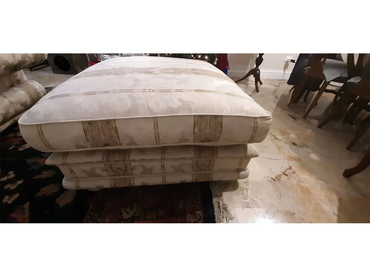 Set divano vintage in stile classico con 2 pouf abbinati 3