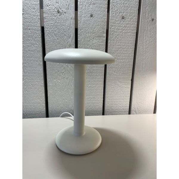 Gustave rechargeable table lamp, Flos image