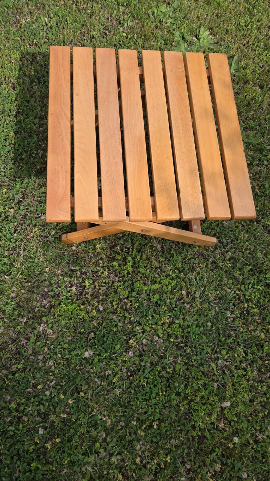 Set da esterno 6 sedie, tavolino e tavolo rotondo in legno Defects