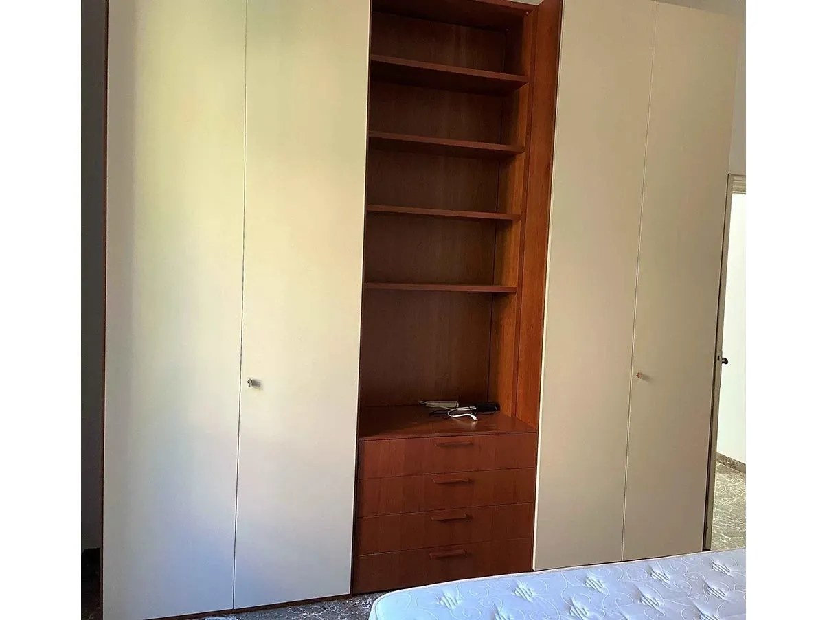 4-door wardrobe with central compartment for TV and drawers 