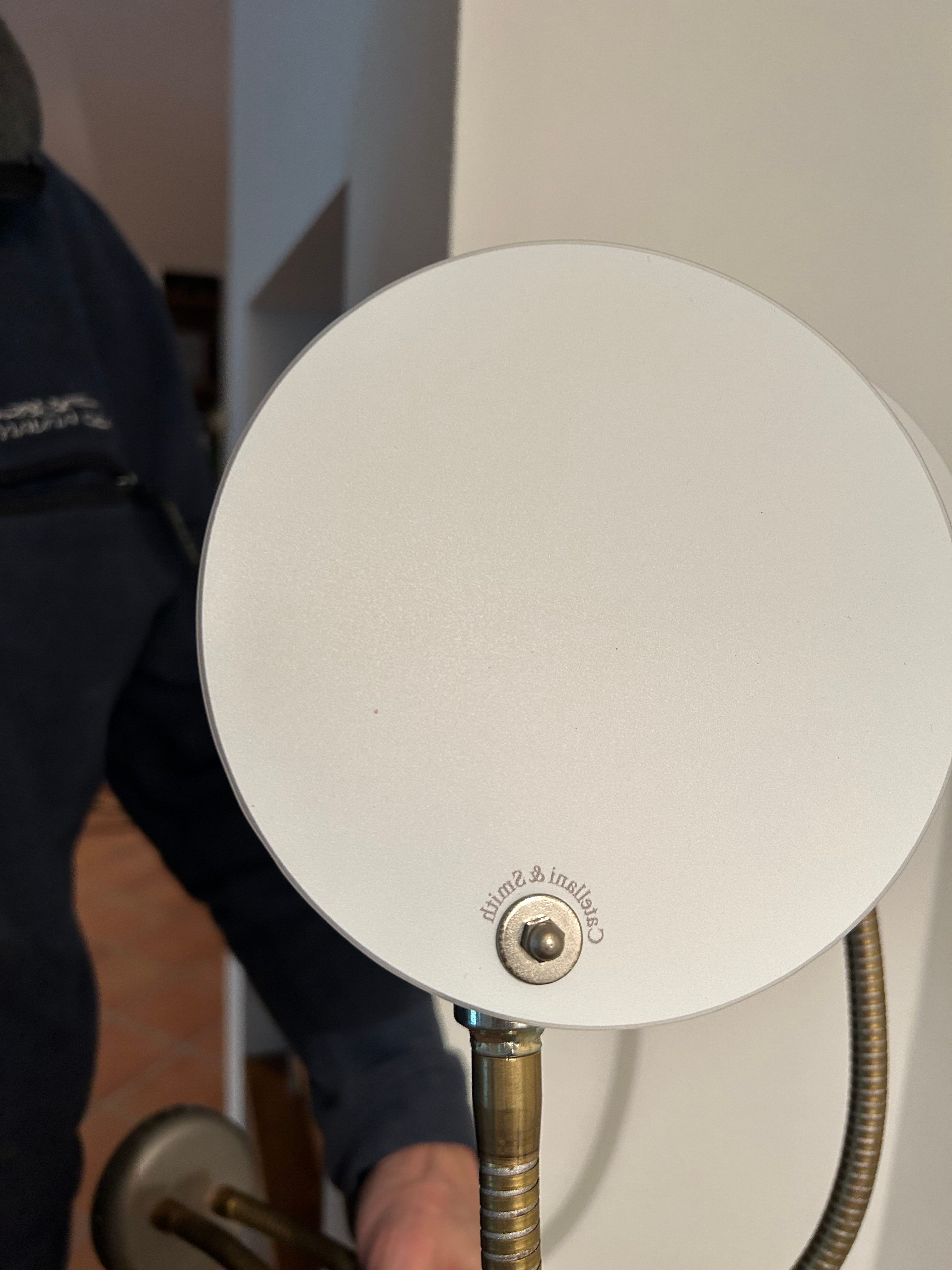 Minimalistische wandlamp 15 messing Details