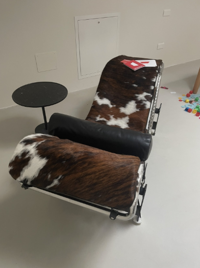 Chaise longue LC4 in cavallino di Le Corbusier  2
