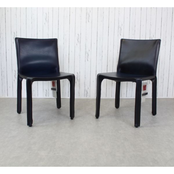 Set of 2 dark blue Cab 412 chairs by Mario Bellini, Cassina image