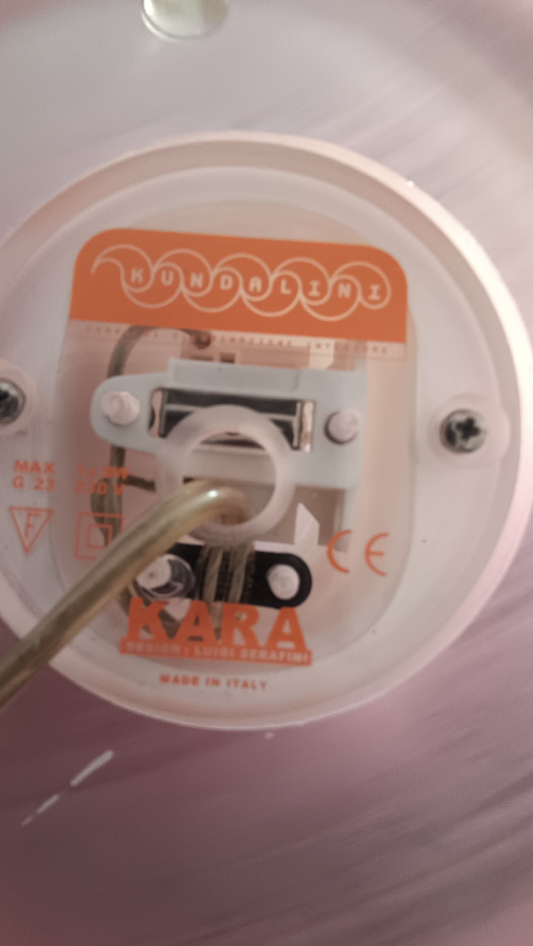 Lampada da tavolo in plexiglass rosa di Luigi Serafini (anni '90) Brand