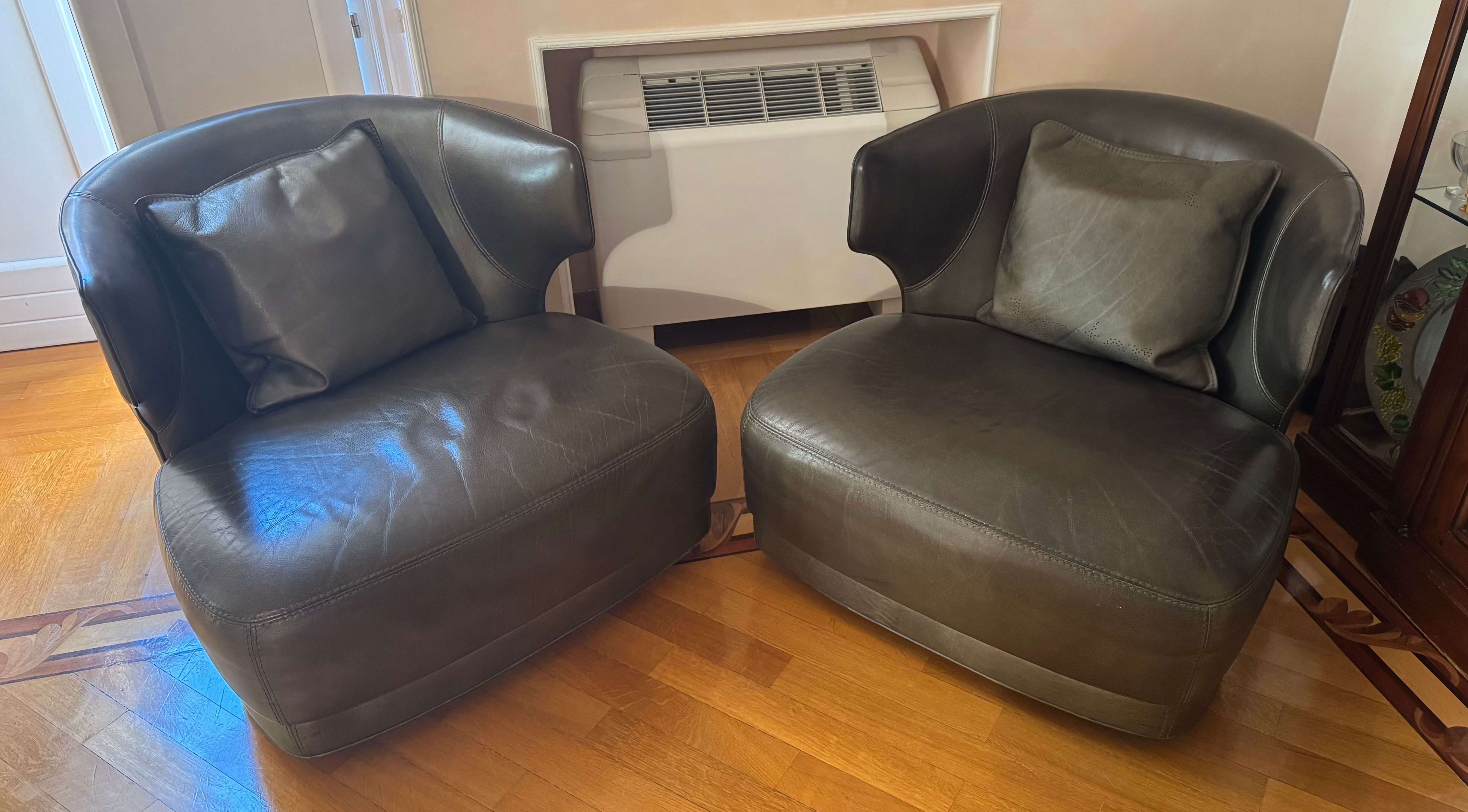 Poltrona Anais rivestita in pelle Main