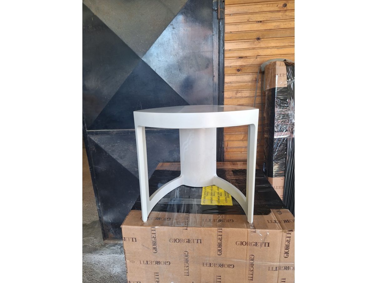 Tavolino Ling in lacca di studio MVW, Giorgetti Main
