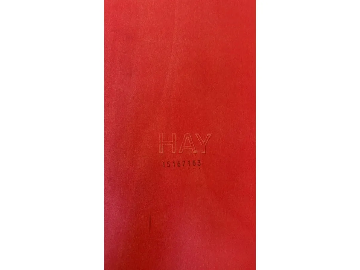 Sedia con braccioli rosso, Hay 3