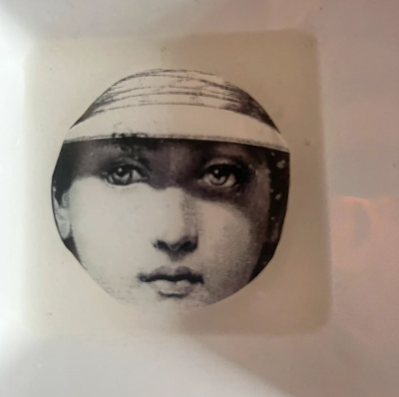 Posacenere in ceramica (anni '70), Fornasetti  Front
