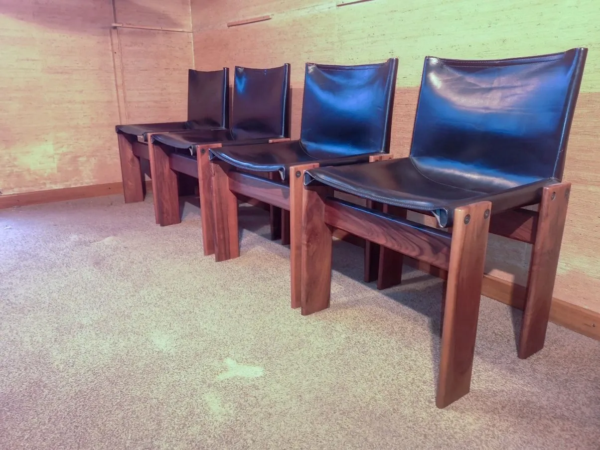 Set of 4 vintage Monk chairs in black leather (70s), Molteni&C 7