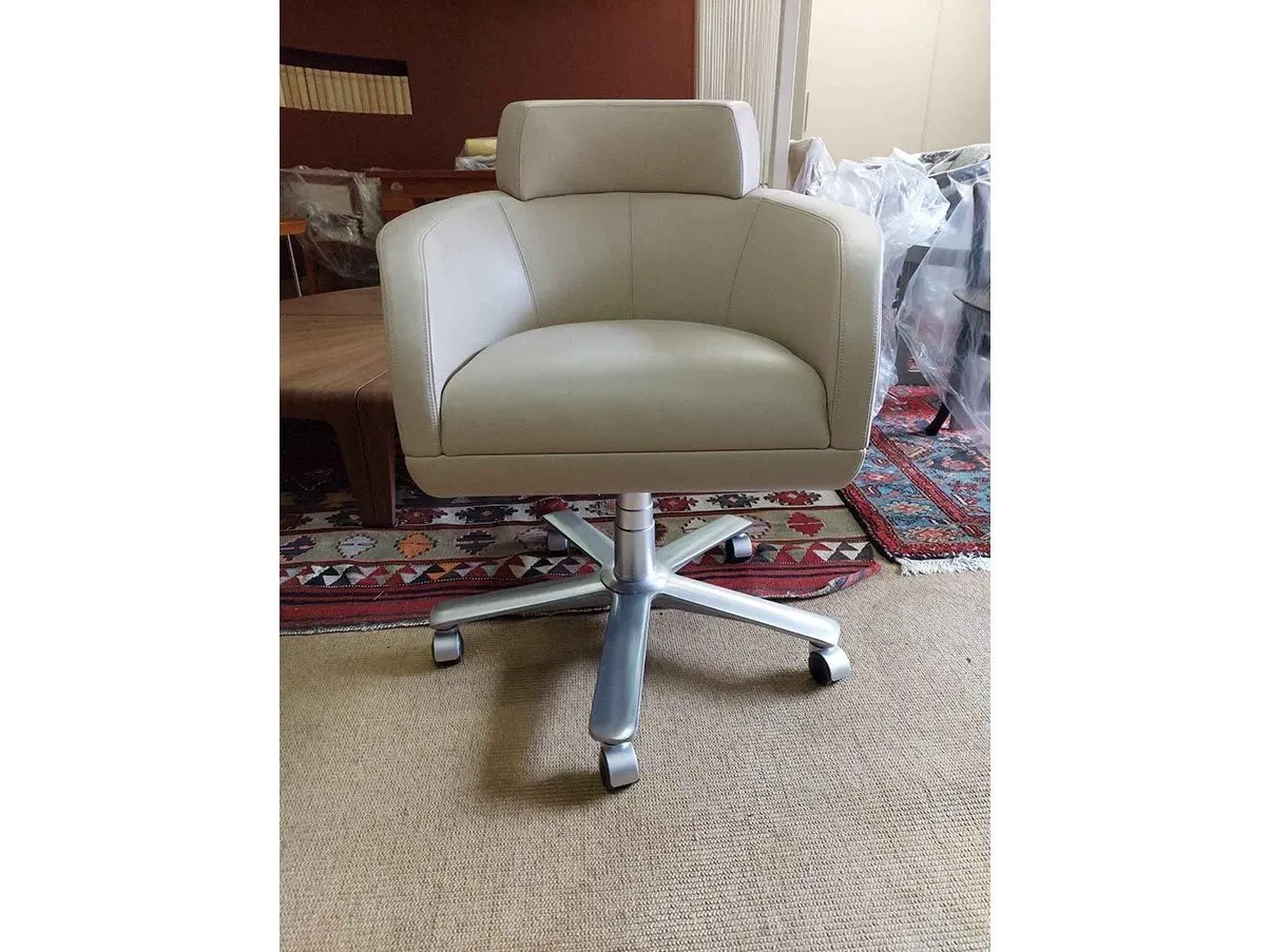 Poltrona Scriptor Selectus in pelle (beige), Giorgetti 