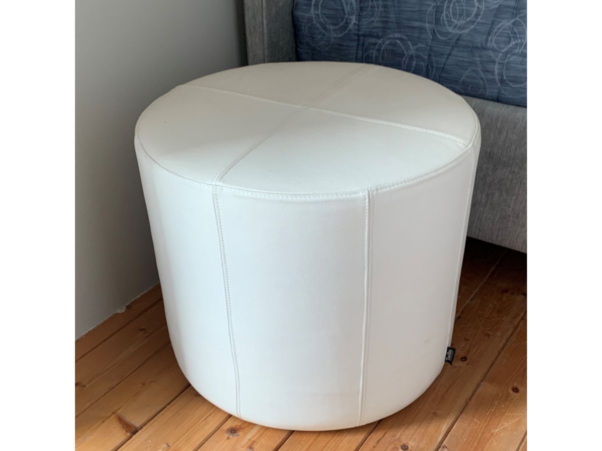 Pouf rotondo effetto pelle di pecora crema Sara Woood - 46cm