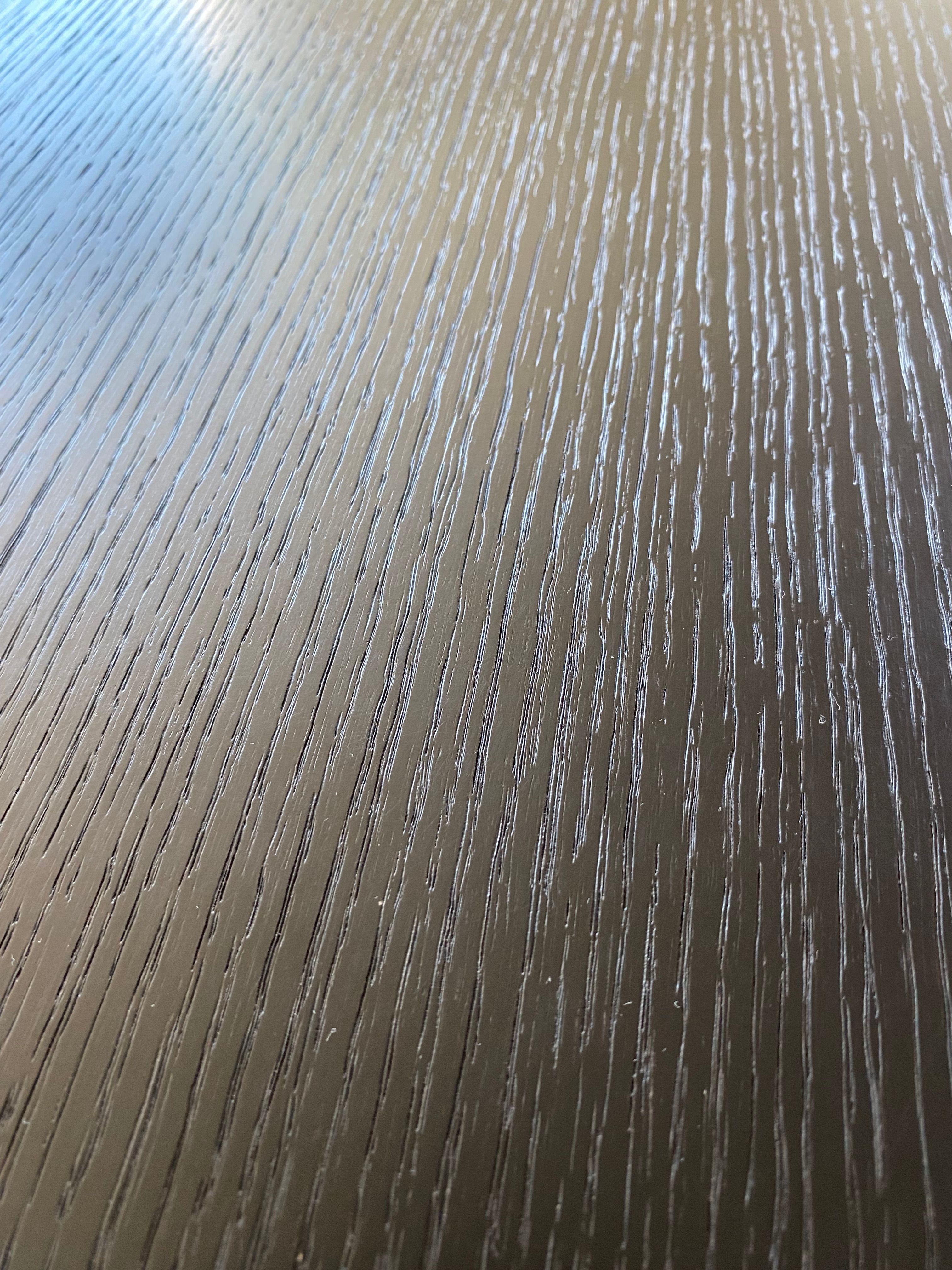 Round New York Table in Oak and Maple Wood Details