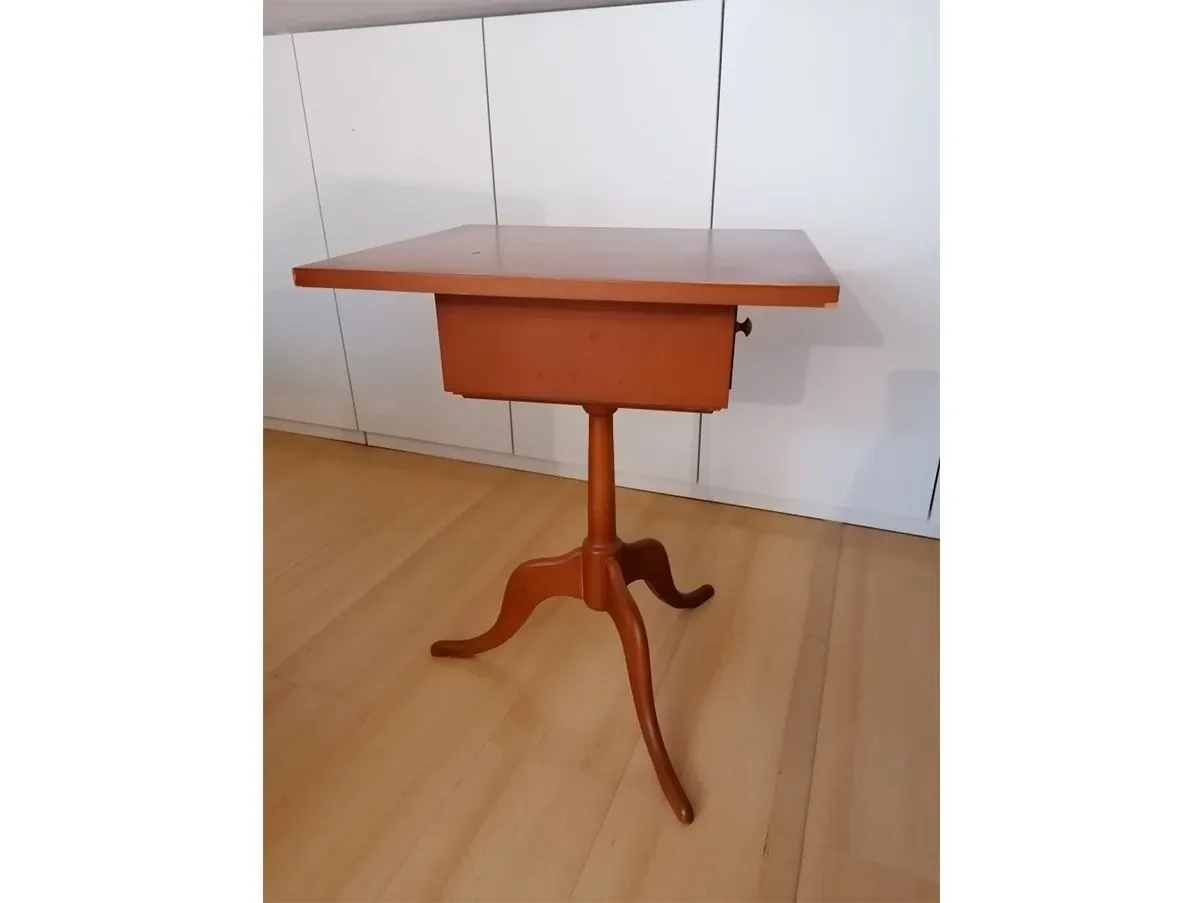 Tavolino vintage realizzato in legno in stile Shaker 
