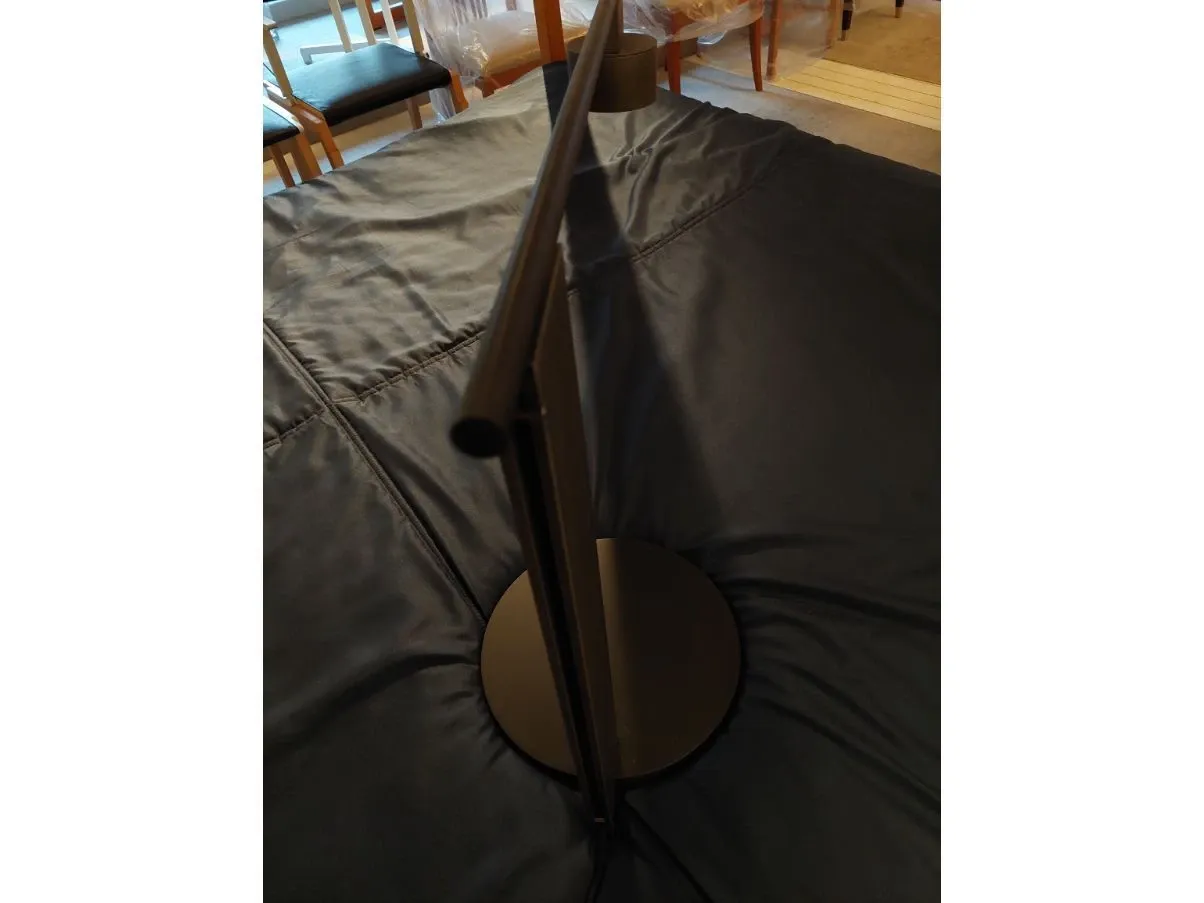 Lampada da tavolo in metallo, Giorgetti  1