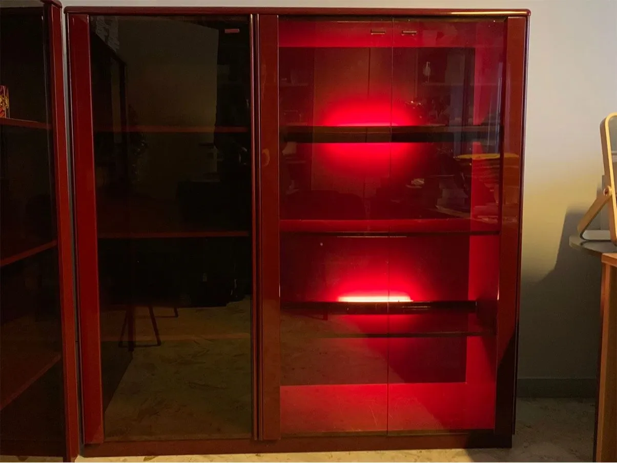 Set 2 credenze in legno laccato rosso e vetro (anni '90) 7