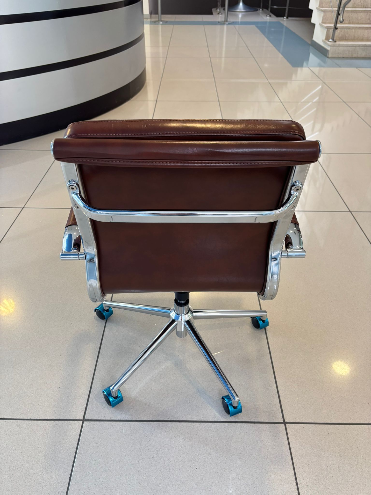 Drehstuhl Aalborg aus Stahl (braun) Details