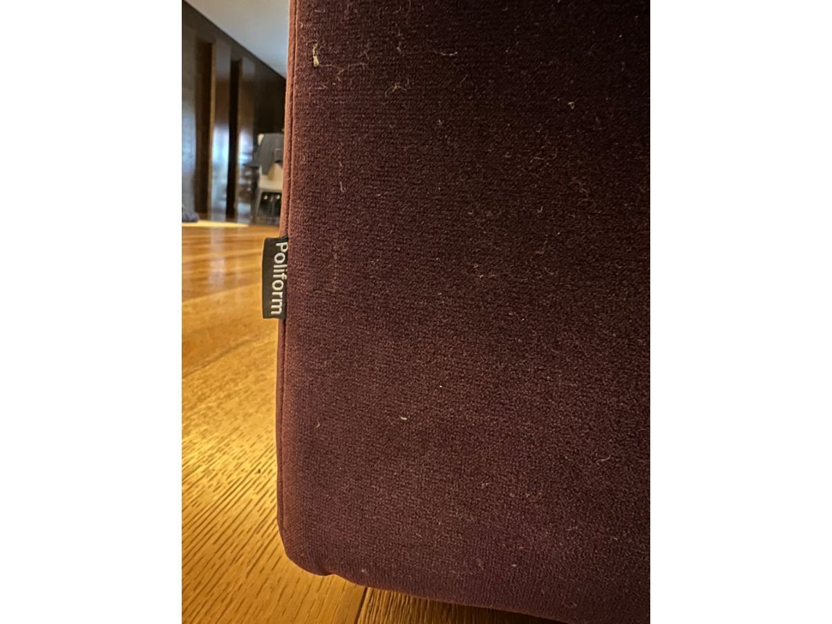 Bristol 4 seater sofa in magenta velvet, Poliform Brand