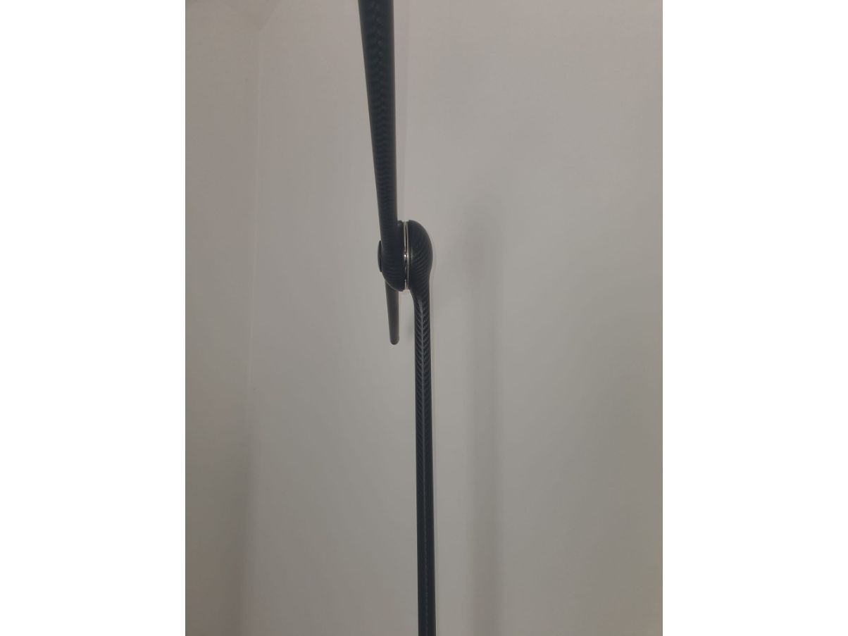 Lampada da terra Jump in fibra di carbonio, Natuzzi Optional8