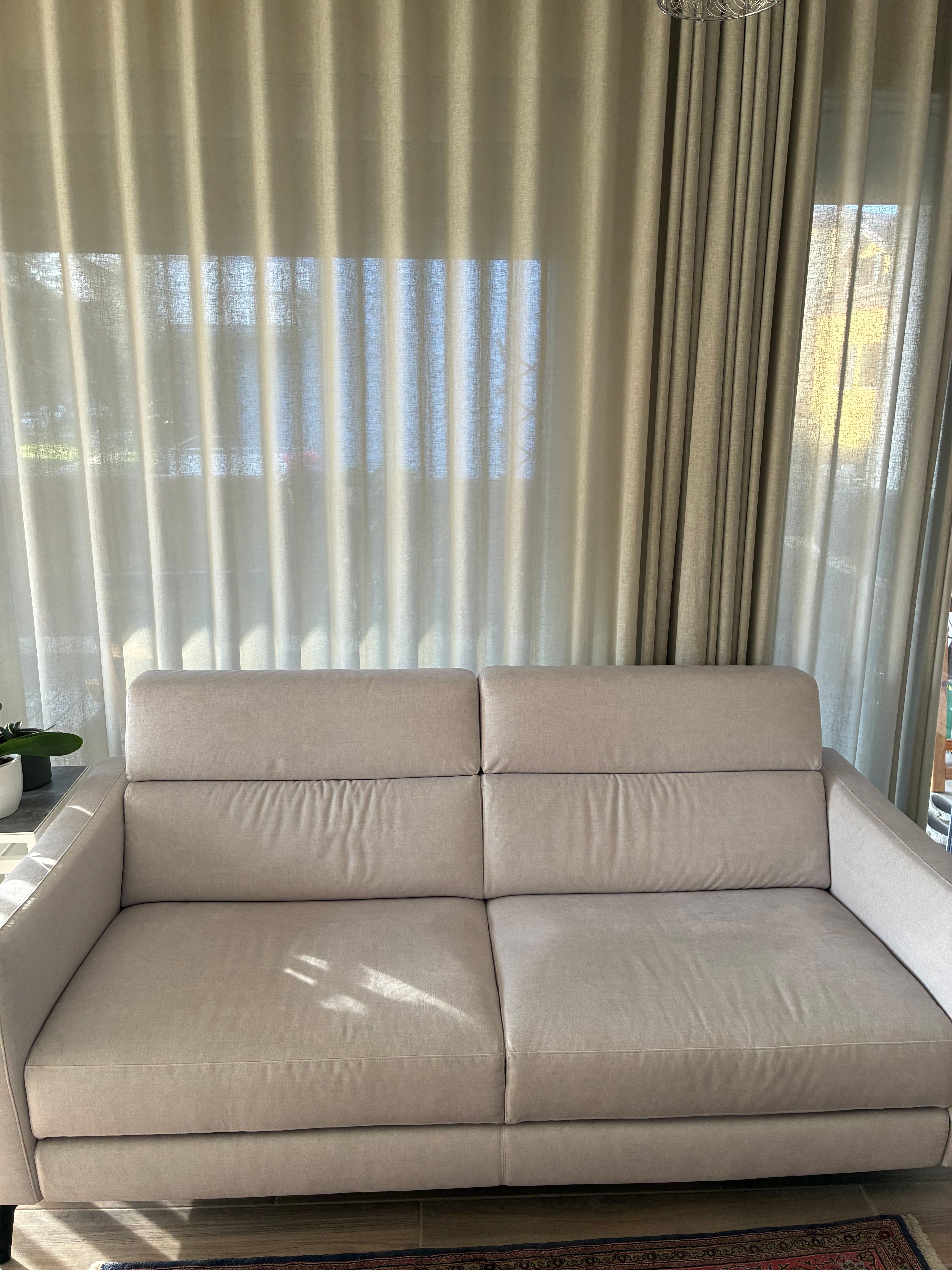 Divano 3 posti Greg rivestito in tessuto (beige) Brand