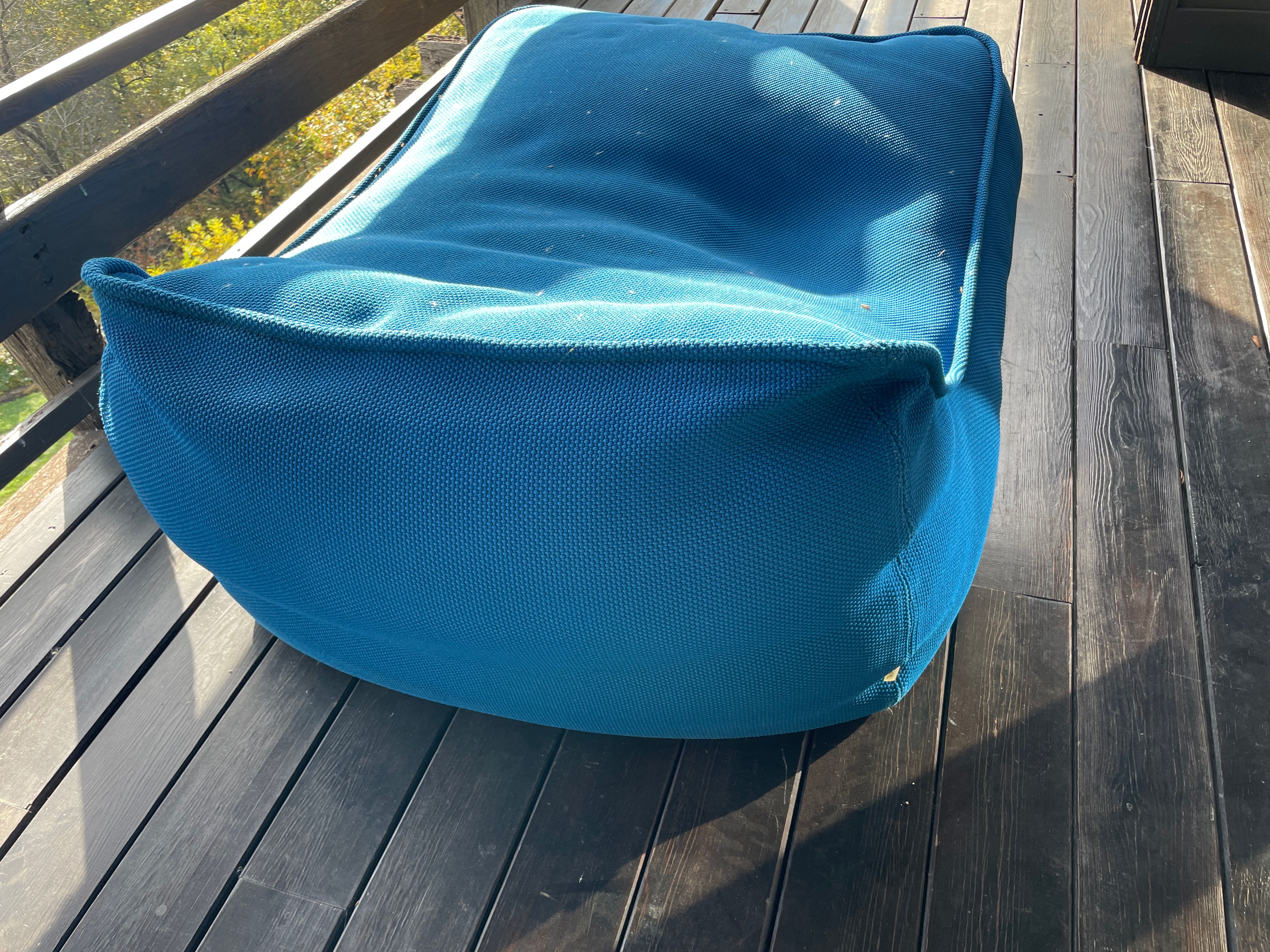 "Paola Lenti Float Blue Pouf" Side