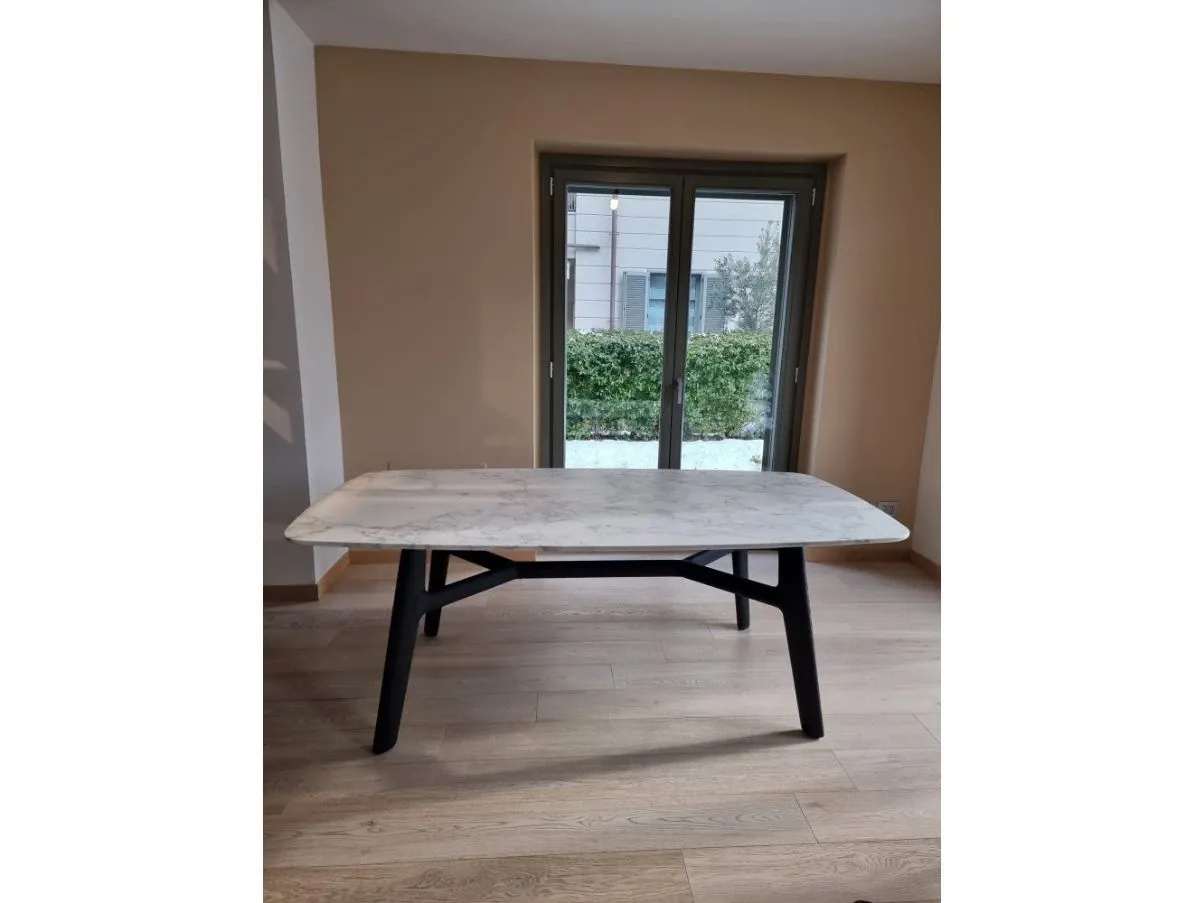 Curve table in Calacatta marble 5