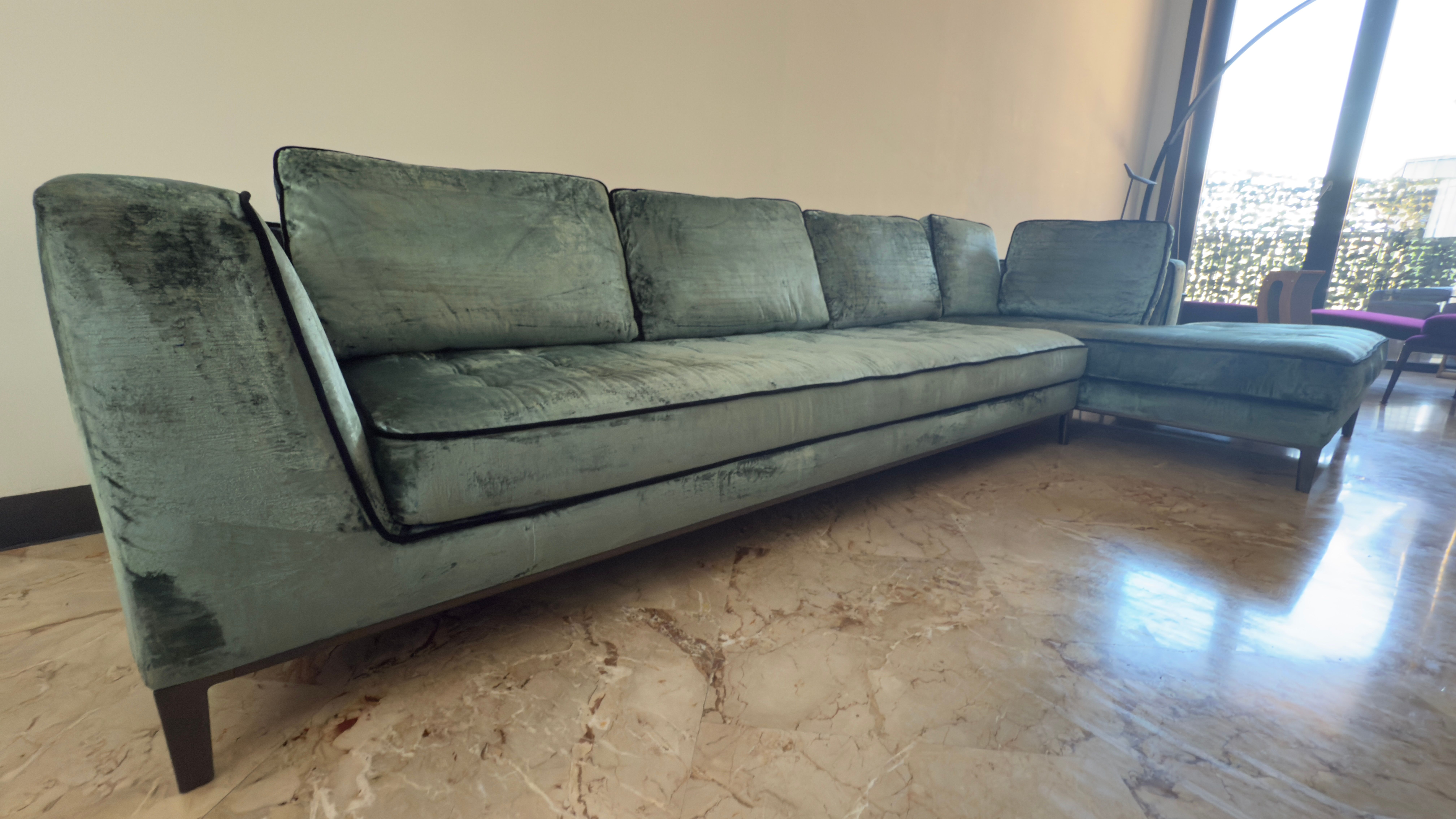 Divano 4 posti angolare Lucrezia Soft in velluto verde di Antonio Citterio, Maxalto Brand