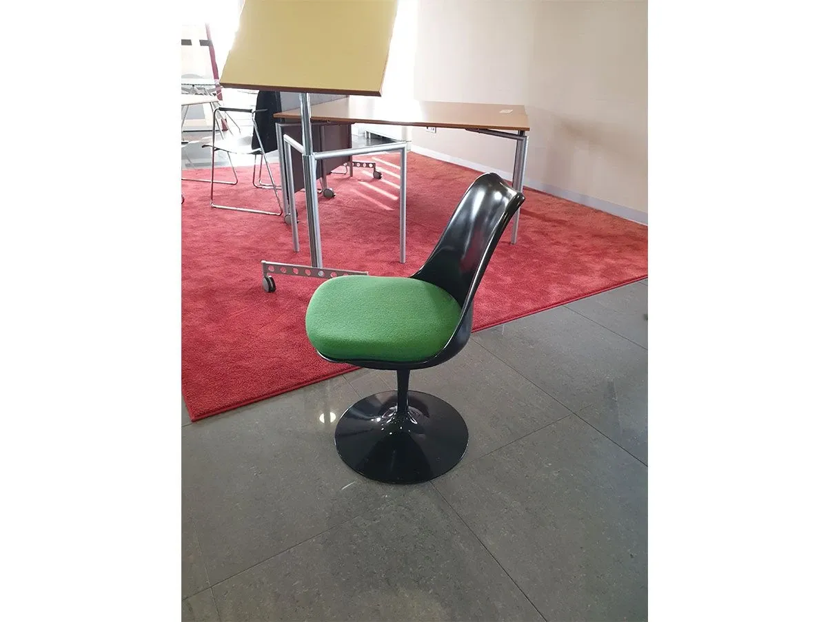 Swivel Tulip chair in aluminum and fabric (black), Knoll 5