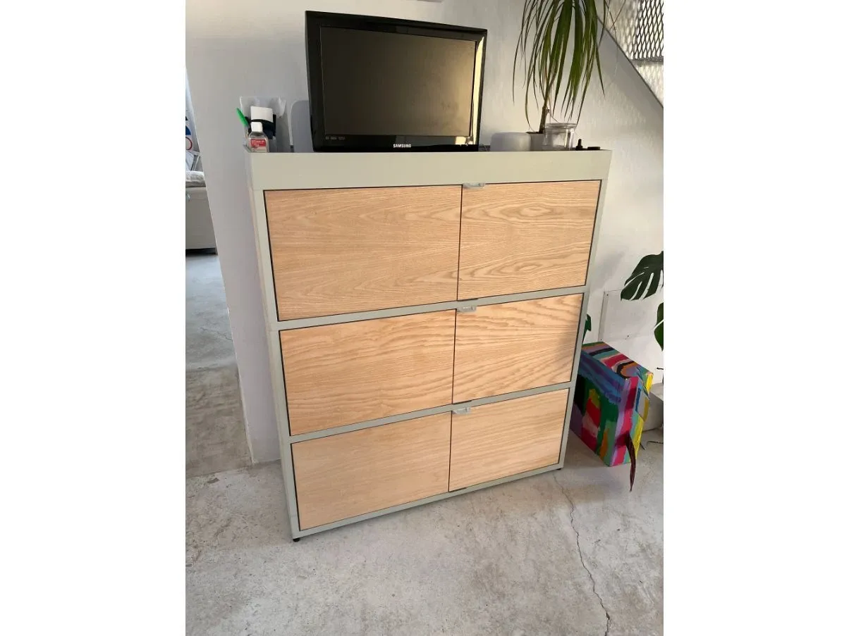 Sideboard with aluminum inserts, Hay 1