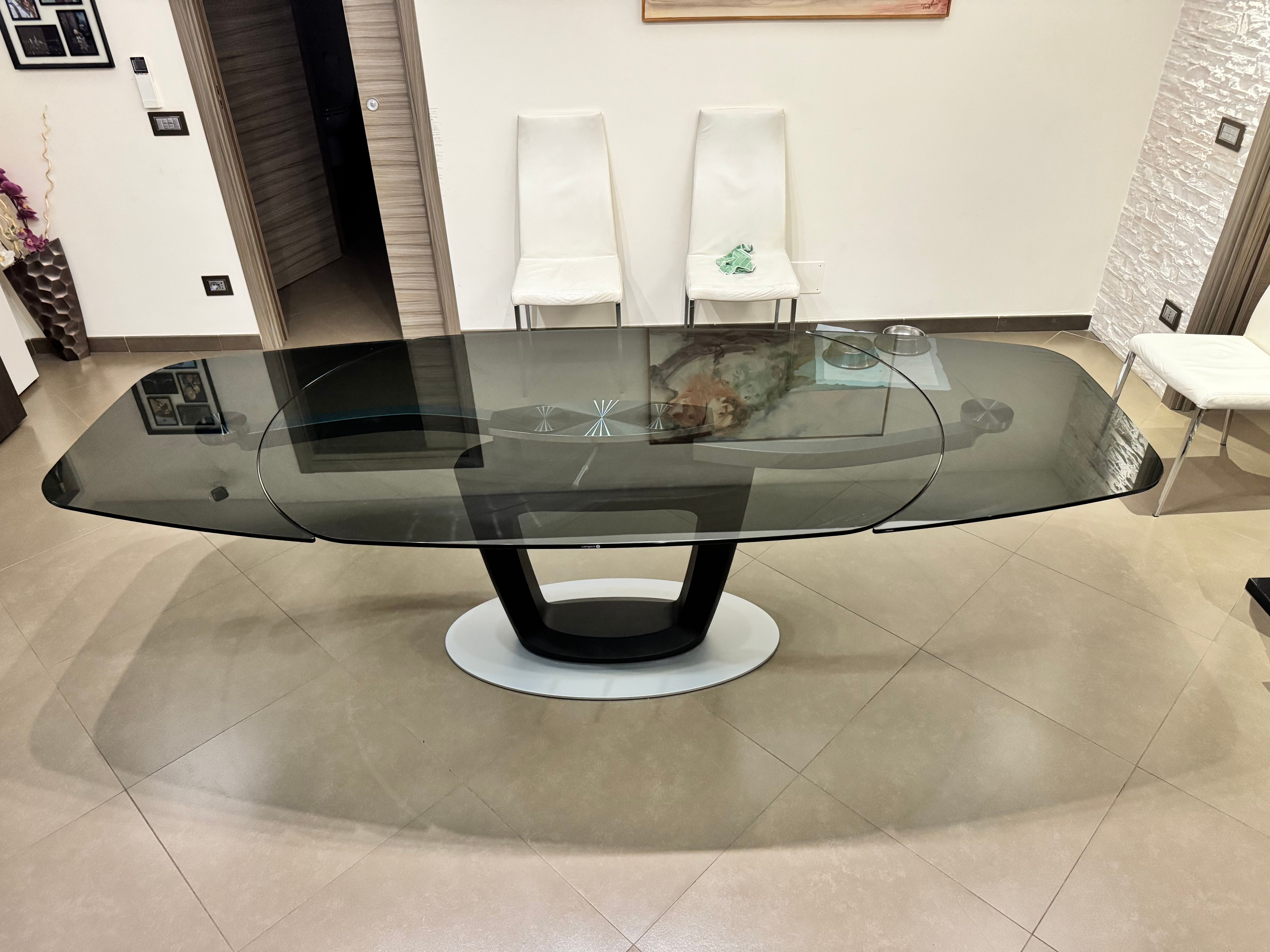 Orbital extendable table in tempered glass by Pininfarina, Calligaris Front