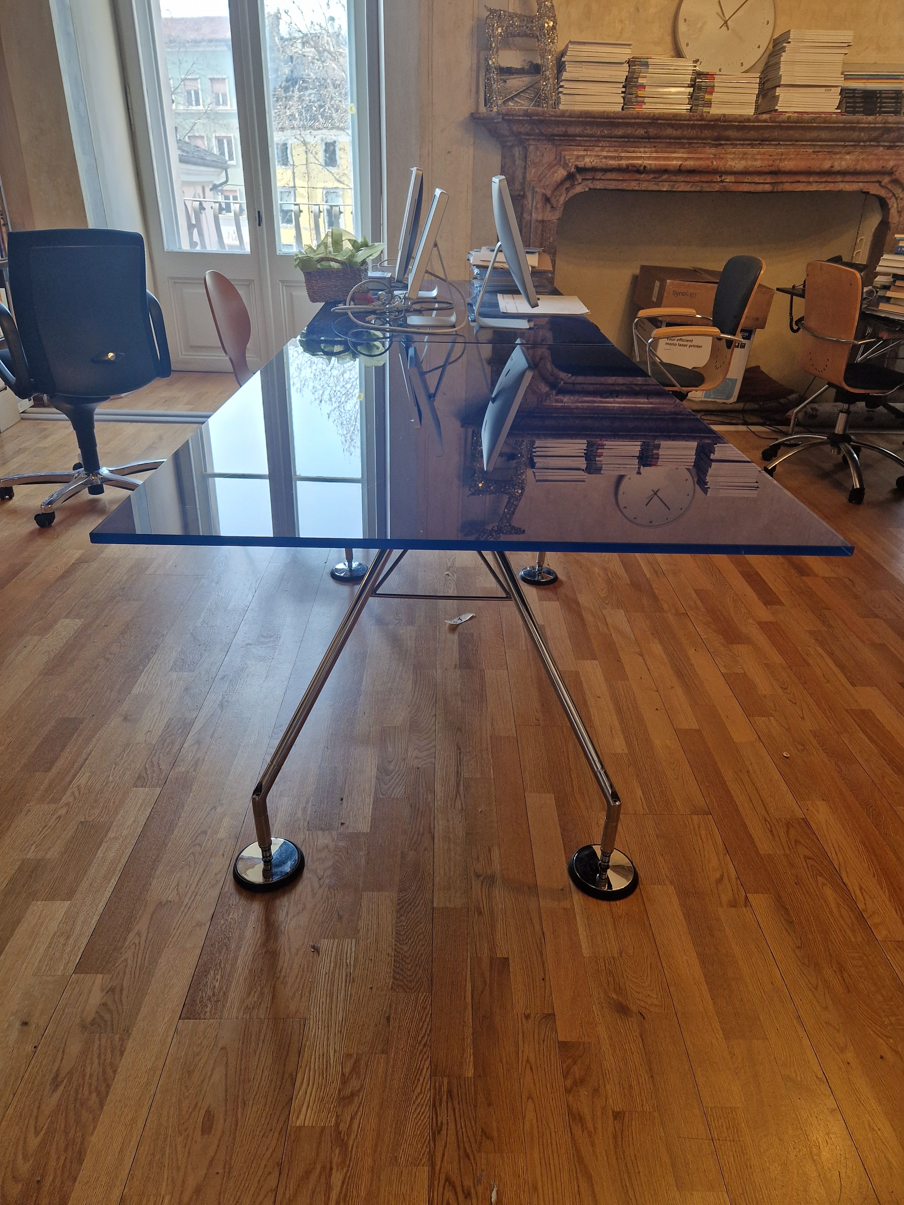 Tavolo rettangolare Nomos colore blu di Norman Foster Front