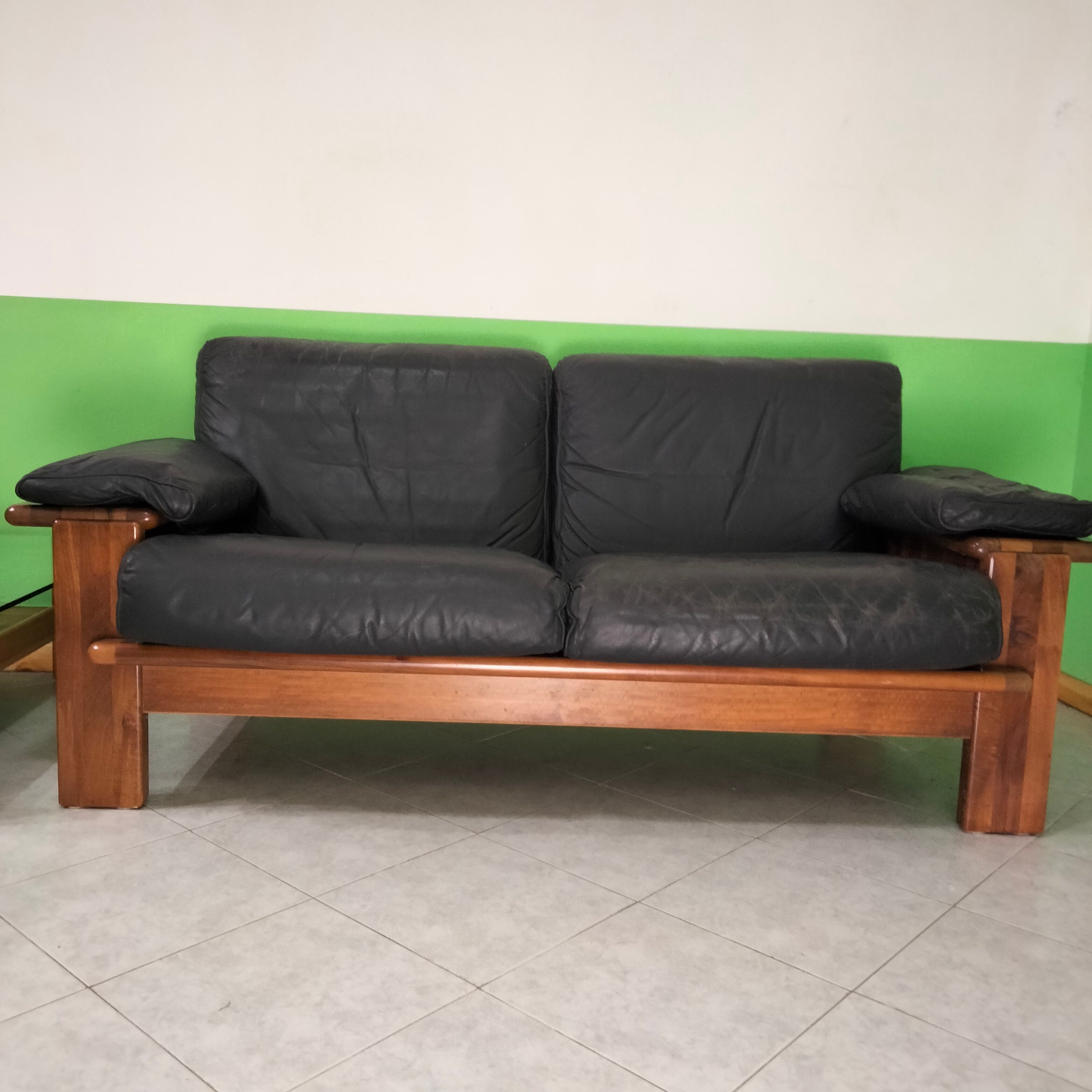 Canapé 2 places en noyer et cuir (années 1980) Optional9