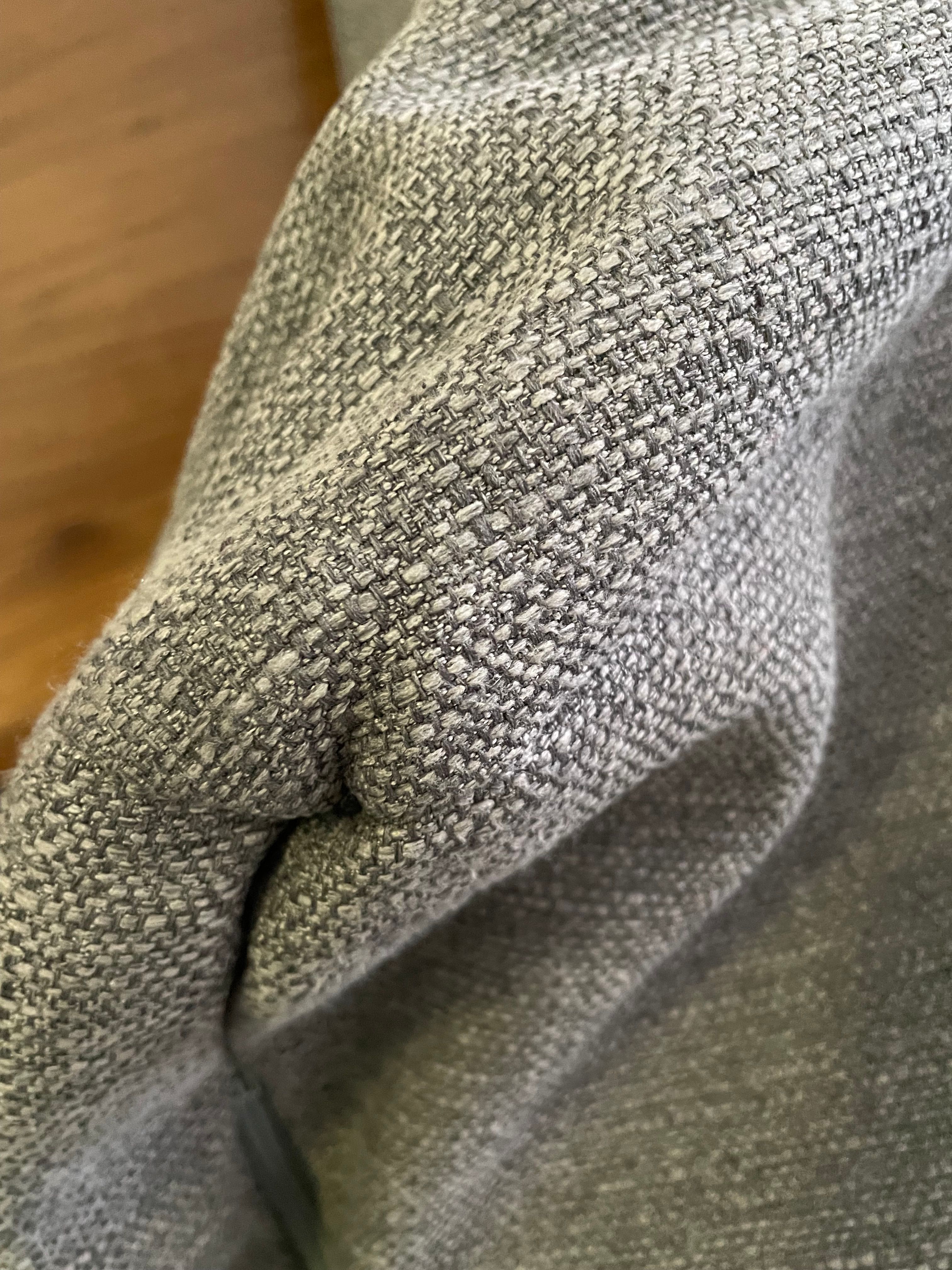 Sillón Formosa Manhattan en tela gris Details