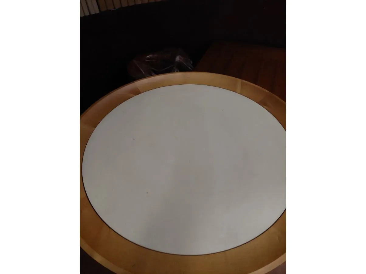 Tavolino rotondo Vis in legno e corian, Giorgetti 4