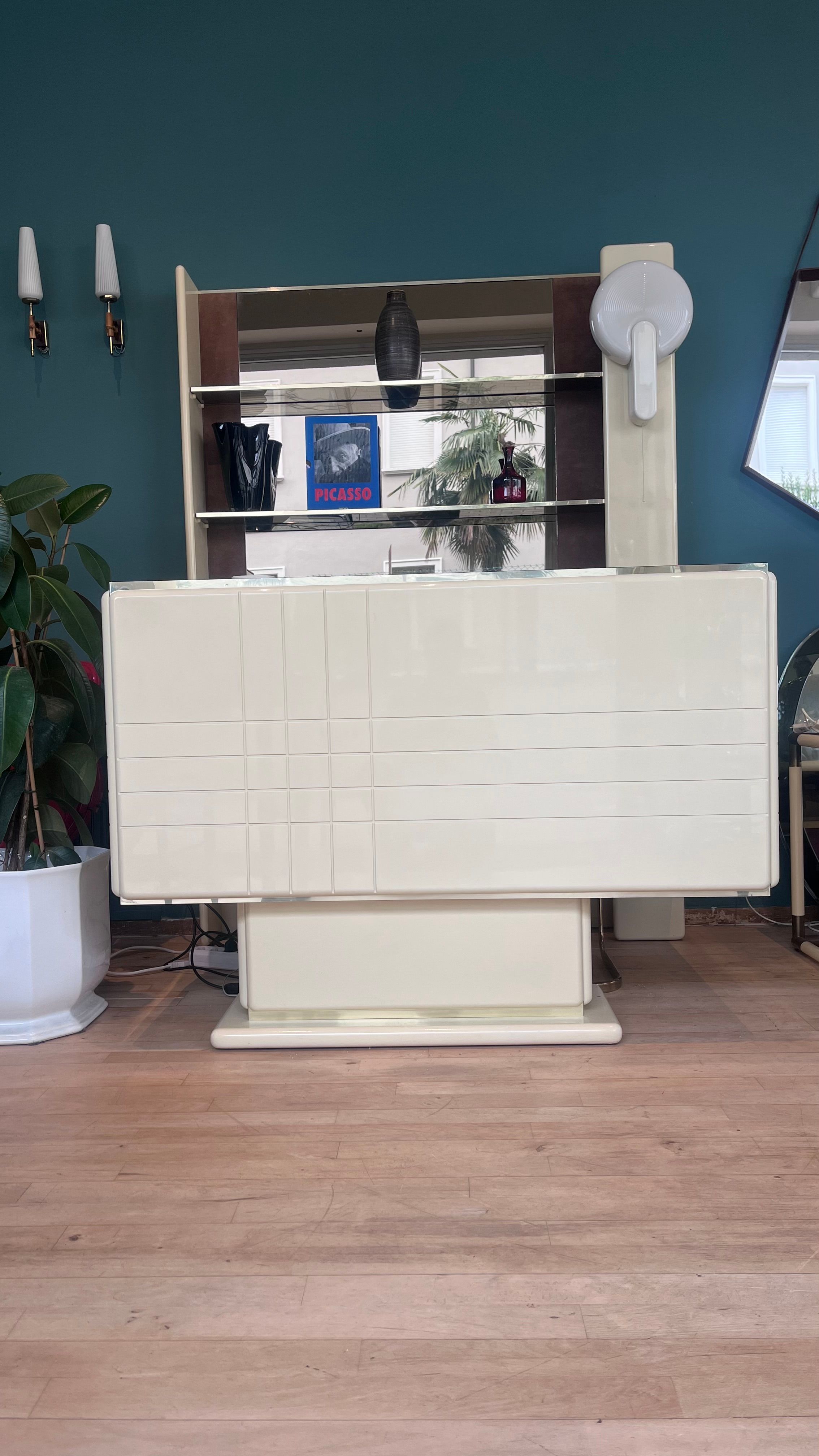 White lacquered wood bar cabinet (70s), iGuzzini Main