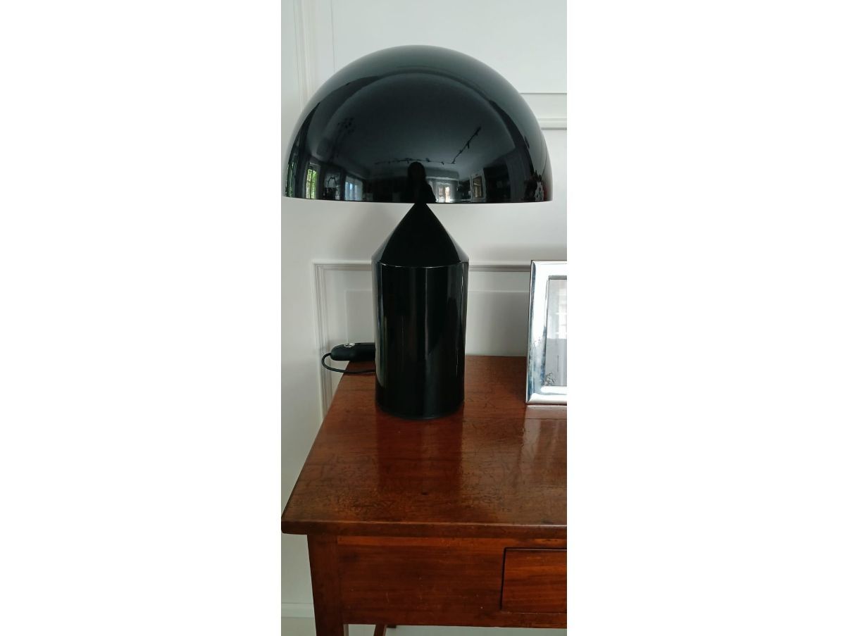 Schwarze Atollo Tischlampe Front