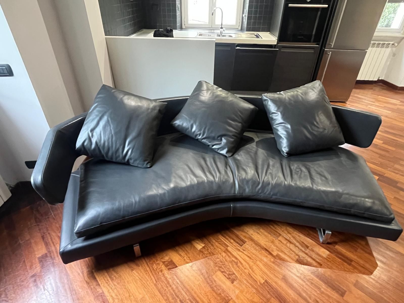 Canapé 3 places Arne en cuir gris par Antonio Citterio Details