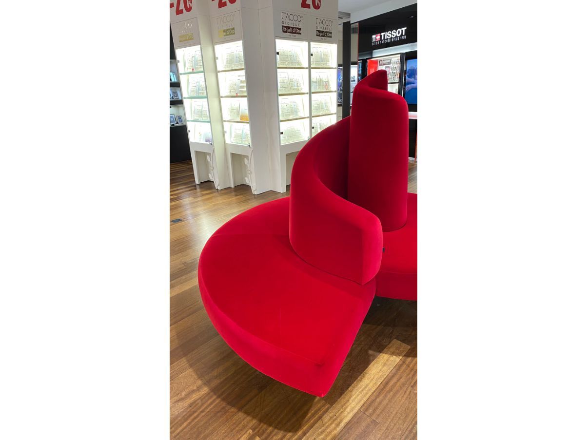 Tatlin round sofa in red velvet, Edra 6