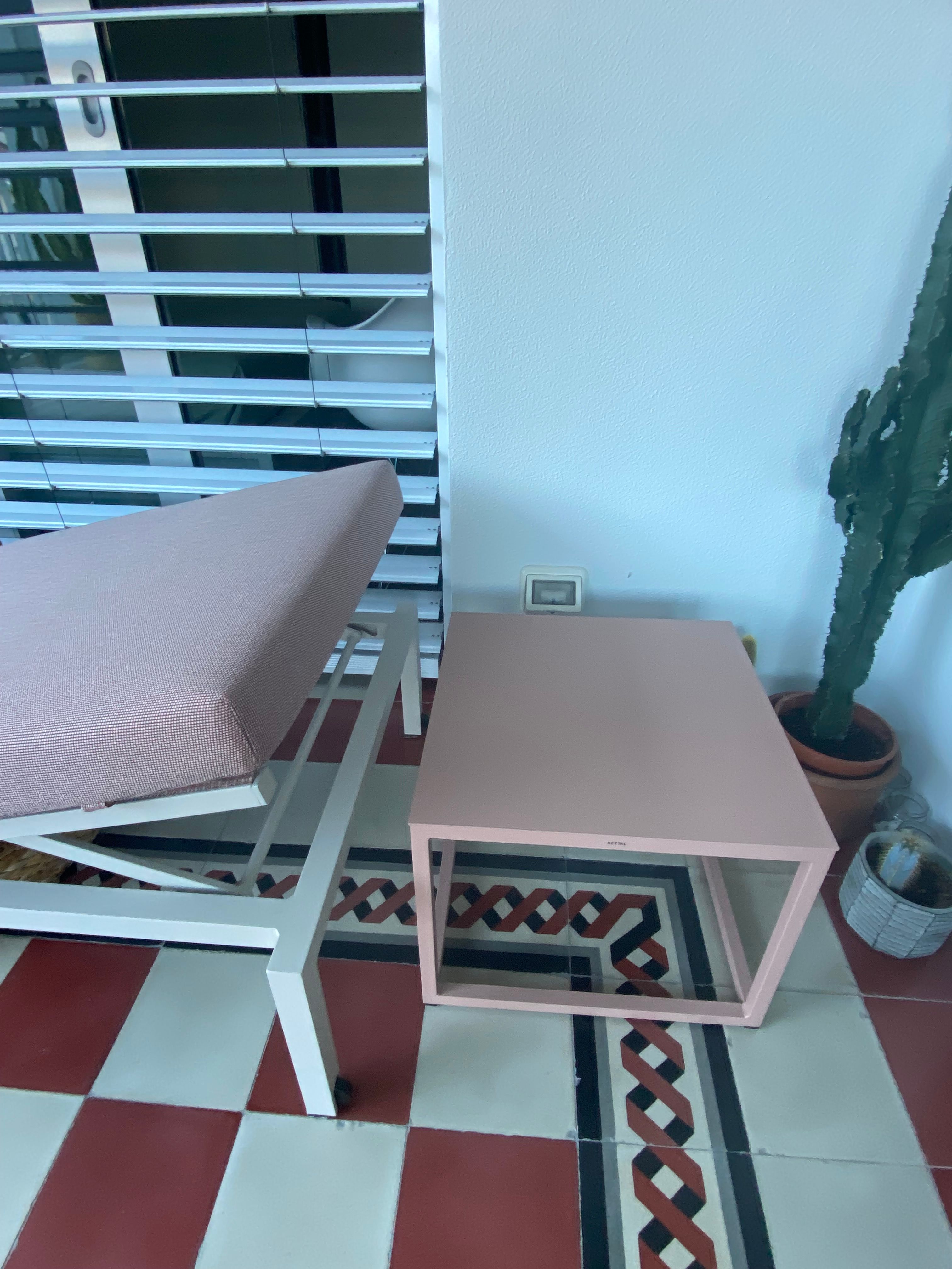 Tavolino basso outdoor rosa, Kettal Main