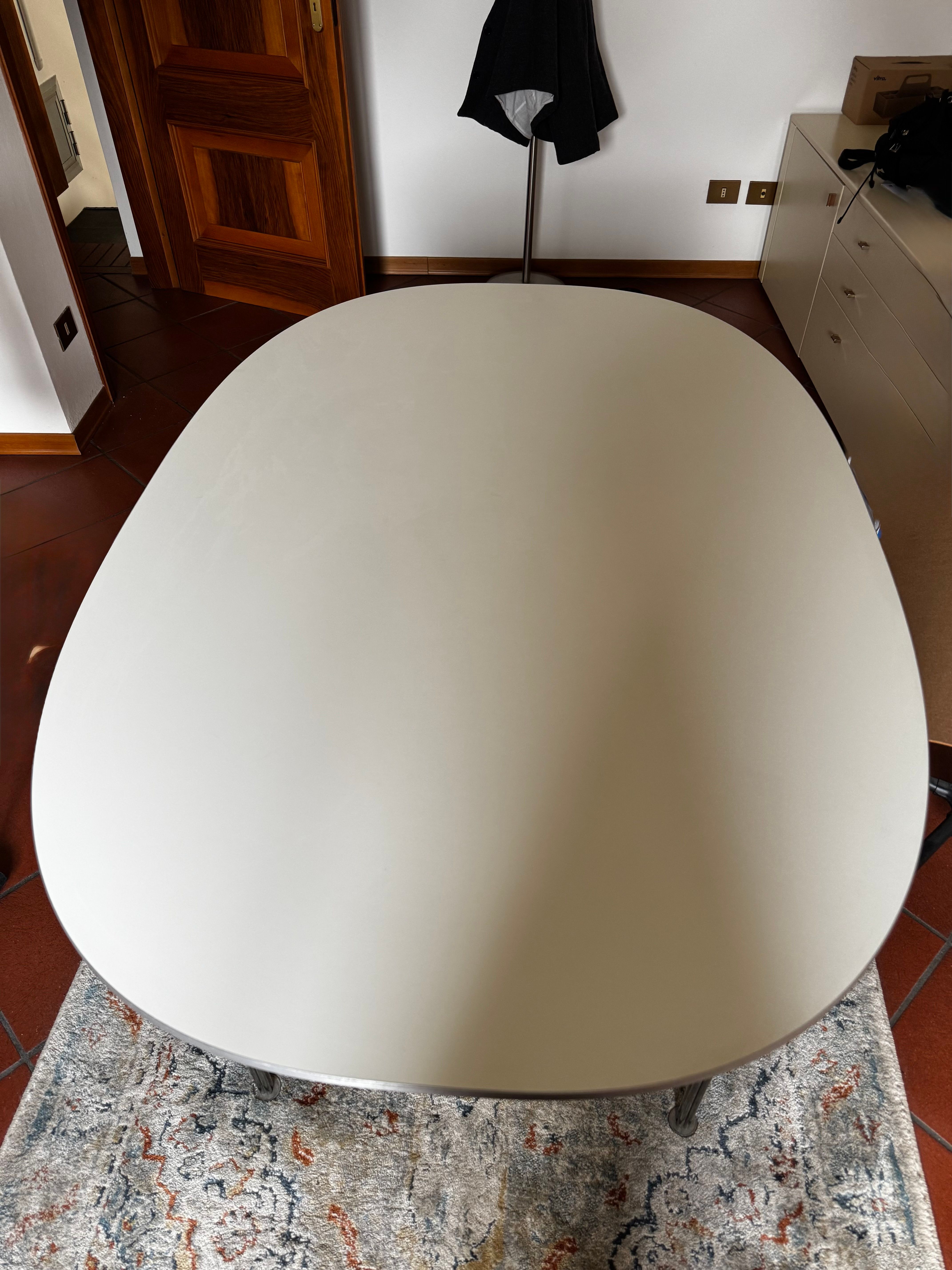 Tavolo ovale Superellipse in legno e acciaio di Piet Hein Side