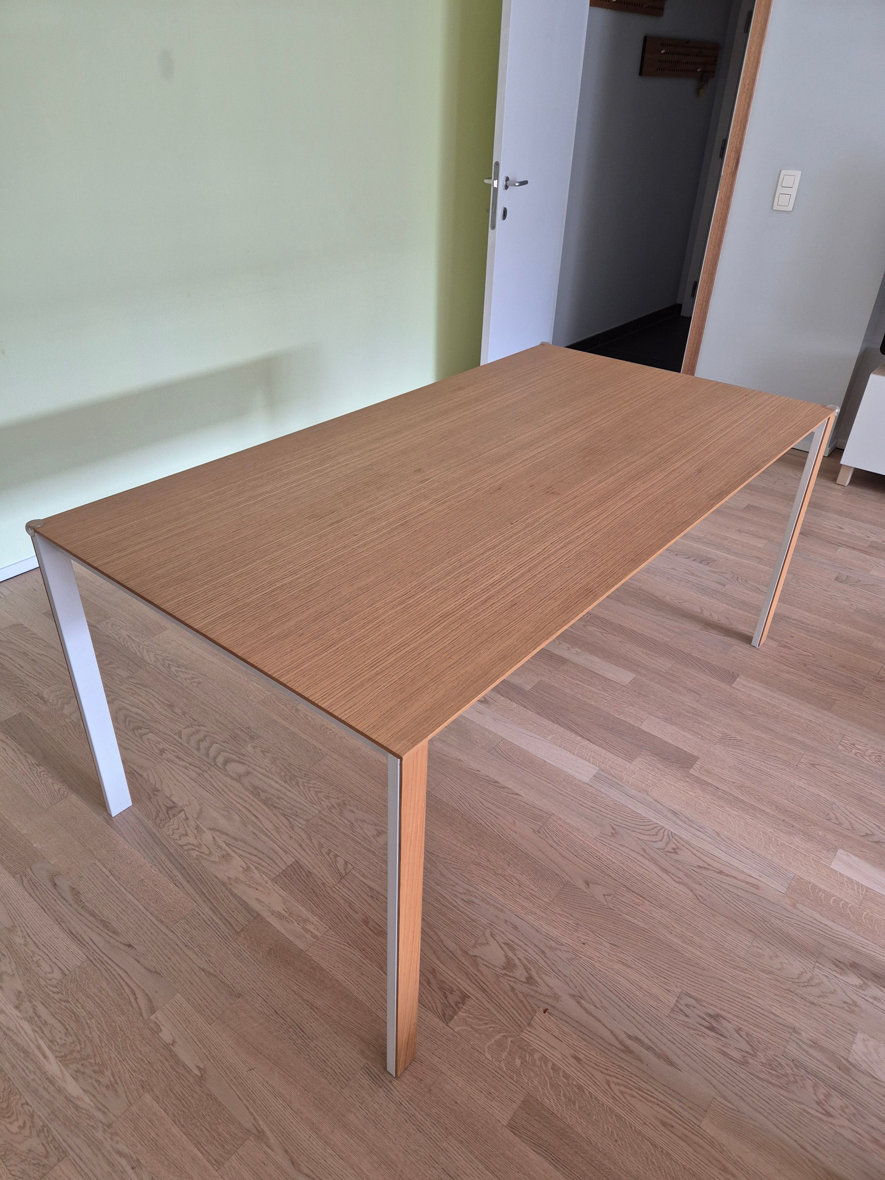 Thin-K Rectangular Oak and White Aluminum Table Details