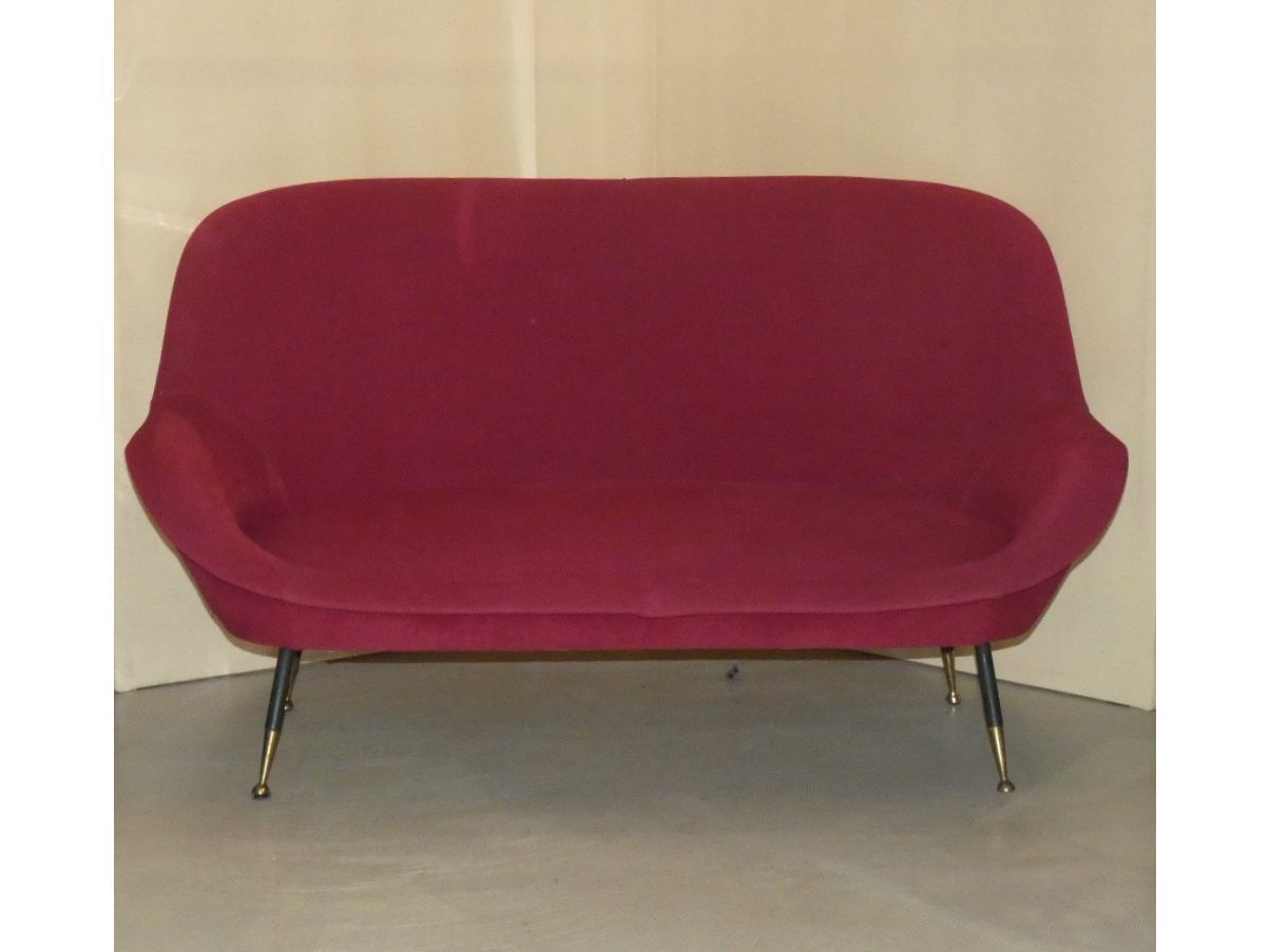 Vintage sofa in red velvet (1950s)