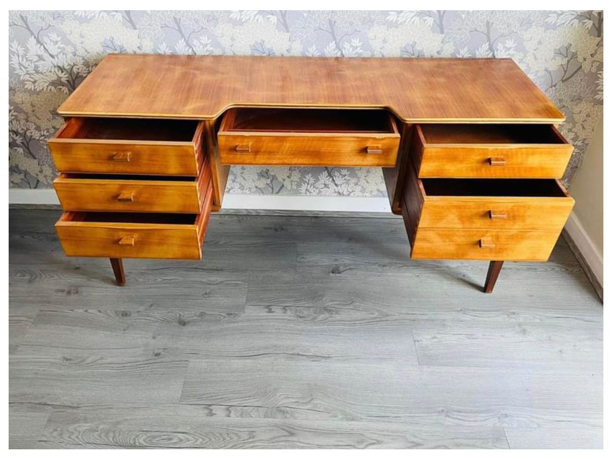 Scrivania vintage in teak con cassetti (anni '60) Front